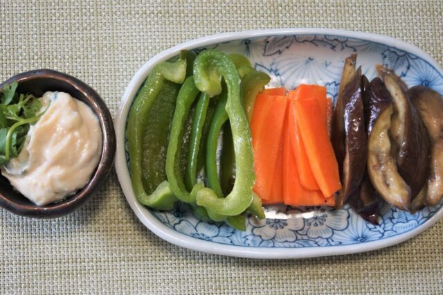 野菜のヨーグルトソースかけ