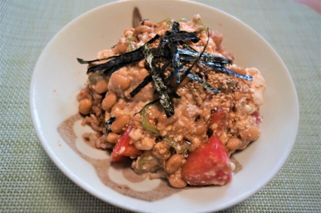 納豆とおぼろ豆腐のねばねば丼