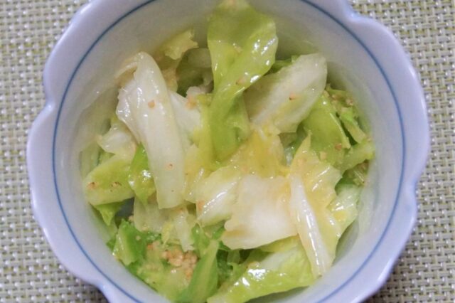 キャベツの胡麻塩麹和え