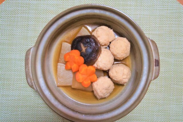 鶏団子と大根の甘辛鍋.