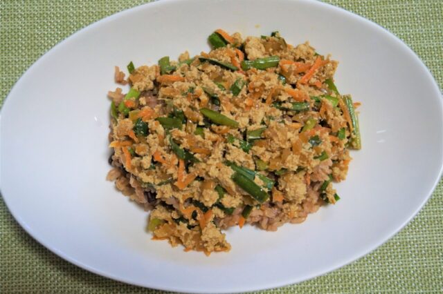 豆腐そぼろとニラのスタミナ丼