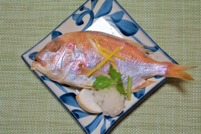 お頭付き魚の塩焼き(お正月料理)