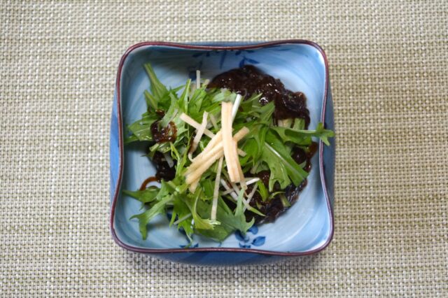 水菜とモズクの酢の物