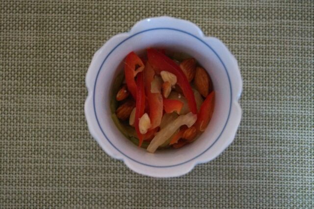 セロリとナッツの和え物