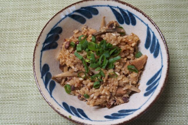 ごぼうと生姜の炊き込みご飯(桜エビ入り)