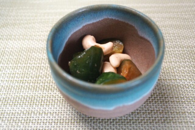 きゅうりとナッツの漬物..