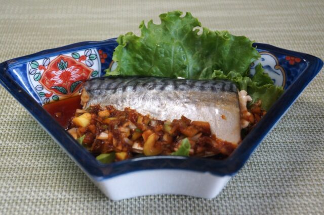 蒸し魚の梅だれかけ