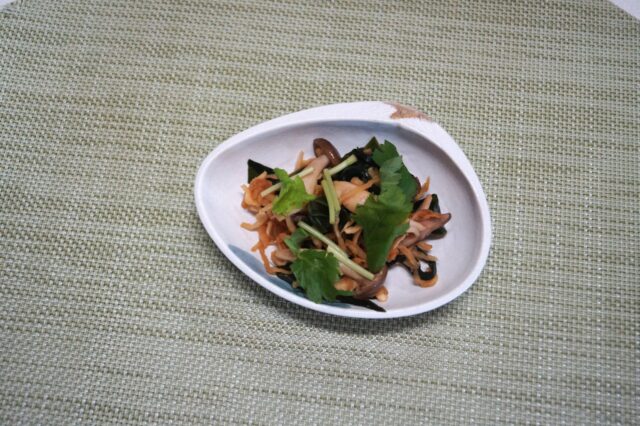 切干大根とわかめのワサビ醤油和え