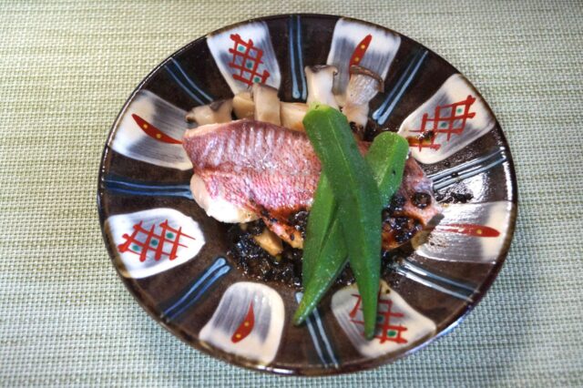 蒸し魚のネギ味噌ダレ