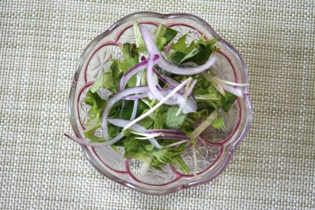 水菜サラダ(黒ゴマ醤油ドレッシング)