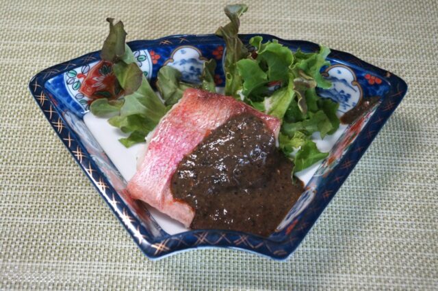 蒸し魚の胡麻クリームソース