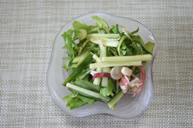 野菜サラダ(生姜ゴマ味噌ドレッシング)