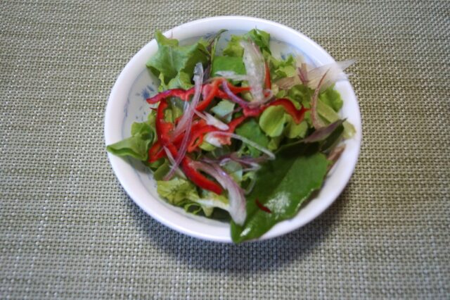 野菜サラダ(玉ねぎ醤油ドレッシング)