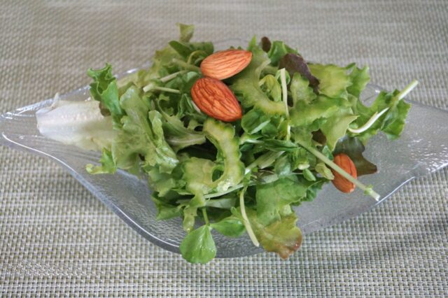 野菜サラダ(コチュジャン味噌ドレッシング)