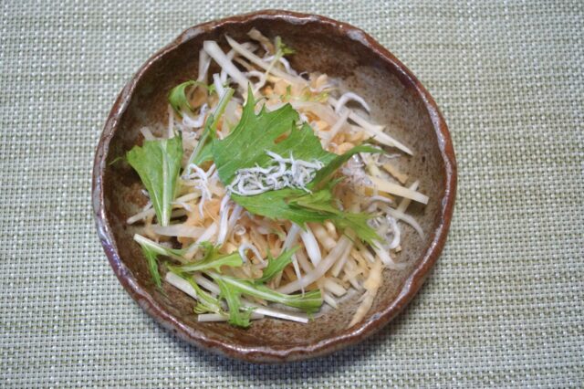 切干大根とパパイヤのパリパリサラダ(豆乳柚子胡椒ドレッシング)
