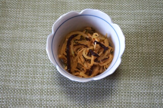 切干大根とパパイヤのゴマ酢和え