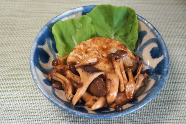 おから・米ぬか入り豆腐バーグきのこソース