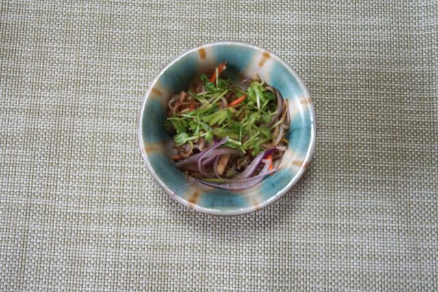切干大根ともやしの胡麻サラダ