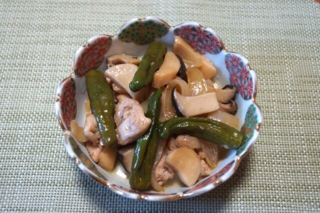 鶏とししとうの甘辛炒め