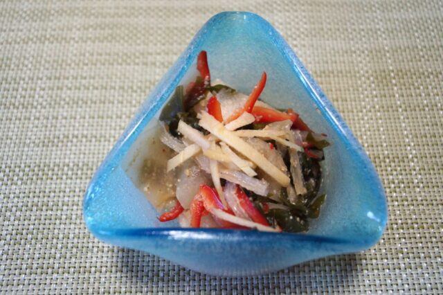 モーイとワカメの酢の物