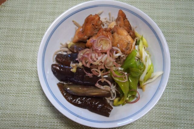 ナスと鶏のぶっかけそば