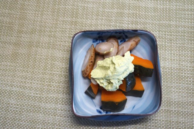 カボチャとごぼうの枝豆クリームのせ