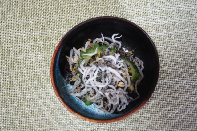 もやしとゴーヤーの塩麴和え