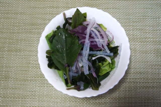 海藻サラダ(ピリ辛醤油ドレッシング)