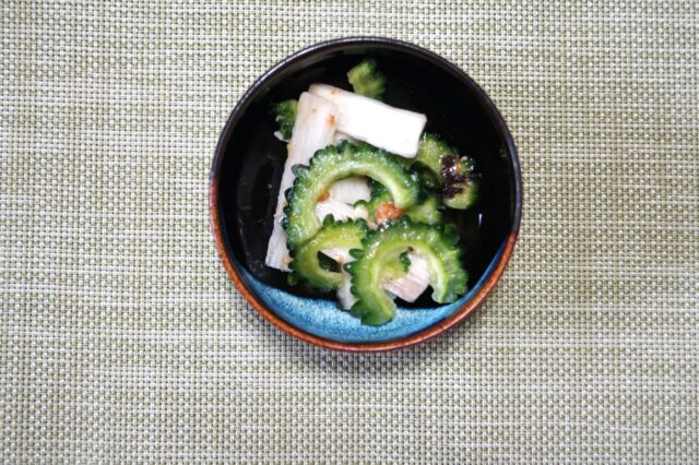 ゴーヤーと長芋の梅ごま和え