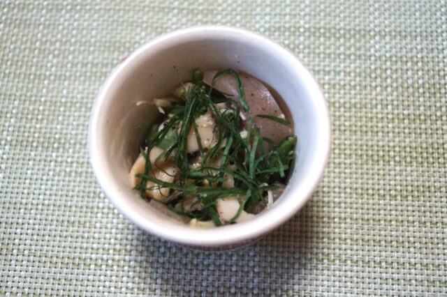 こんにゃくときのこの梅味噌和え