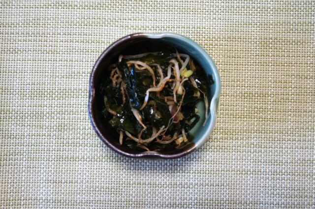 わかめともやしの醤油麹和え