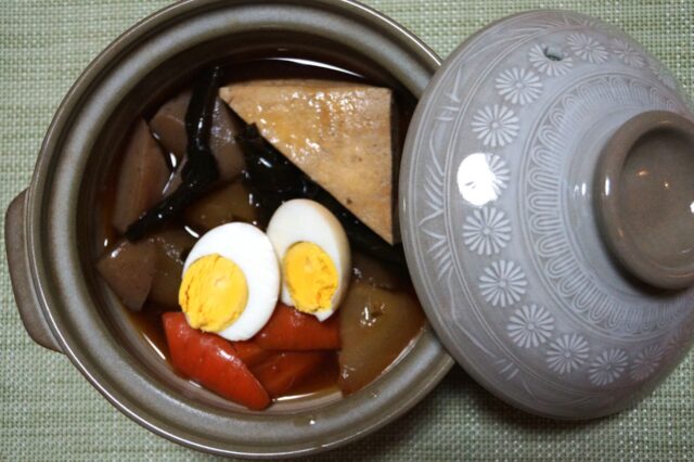冷凍豆腐入り甘酒おでん ゆで卵添え