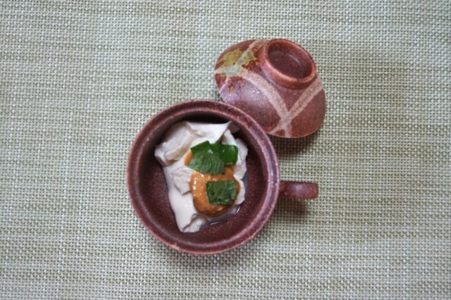 おぼろ豆腐梅味噌がけ