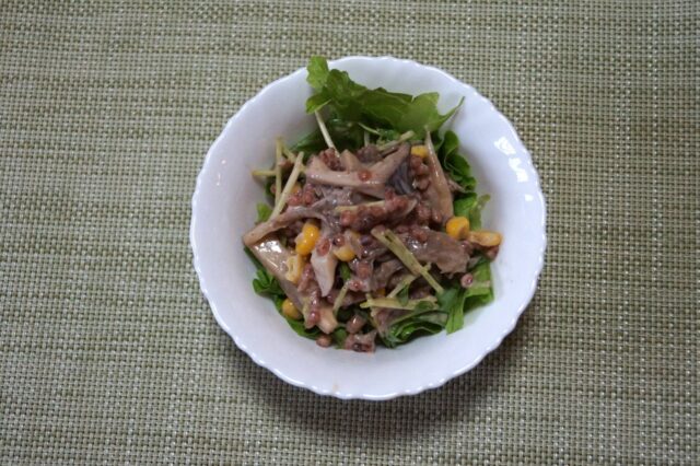 ごぼうと高きびのからしマヨ和え