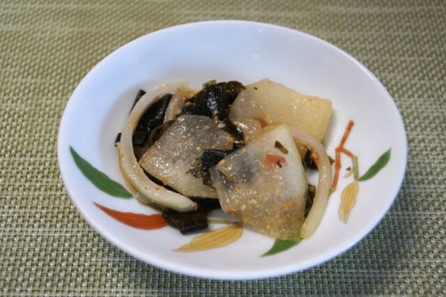 ワカメとモーイの梅肉和え