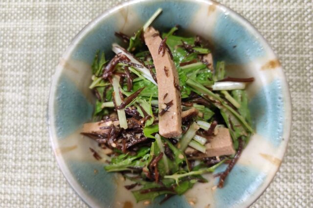 高野豆腐とひじきのごまだれサラダ