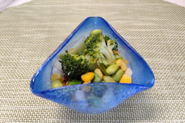 ブロッコリーと豆のハーブ和え