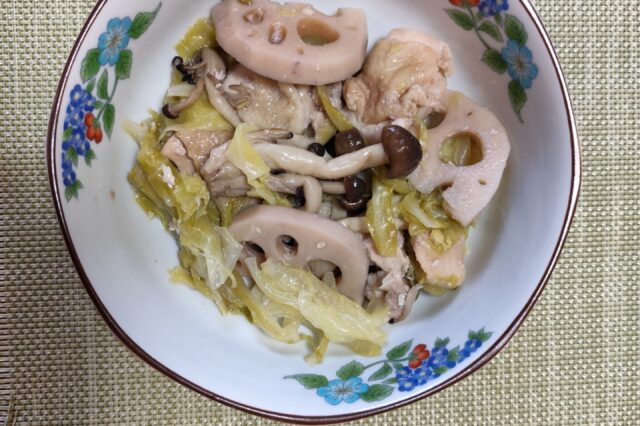 鶏とキャベツのにんにく塩麴蒸し