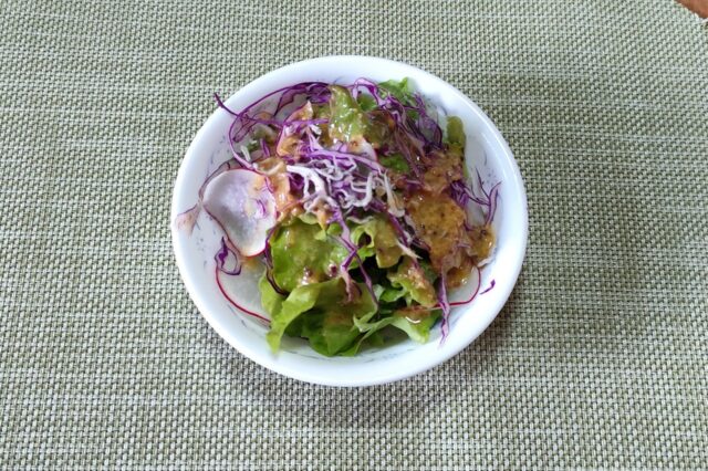 じゃこ入り野菜サラダ ゴマ醤油ドレッシング