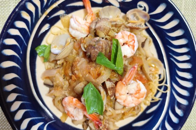 シーフードときのこのトマトパスタ