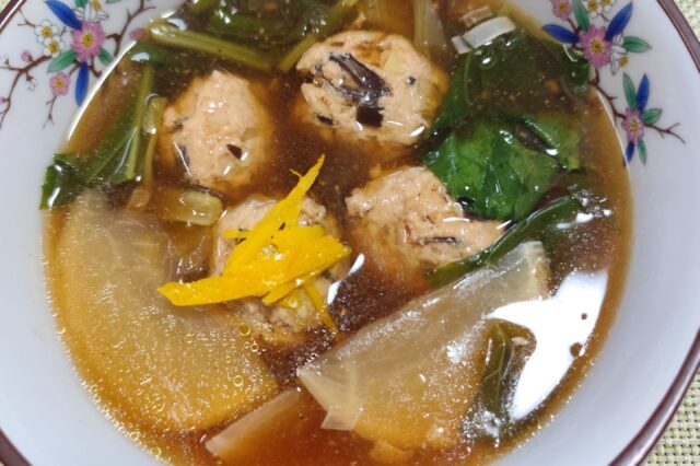鶏団子とかぶのブロススープ仕立て
