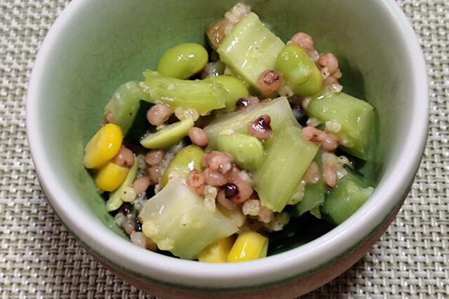 高きびと豆と野菜の和え物
