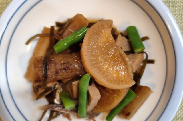 煮干しと高野豆腐の根菜の煮物