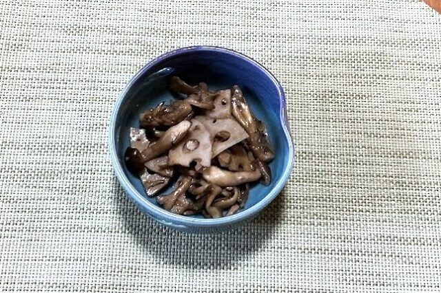 レンコンときのこのガーリックソテー