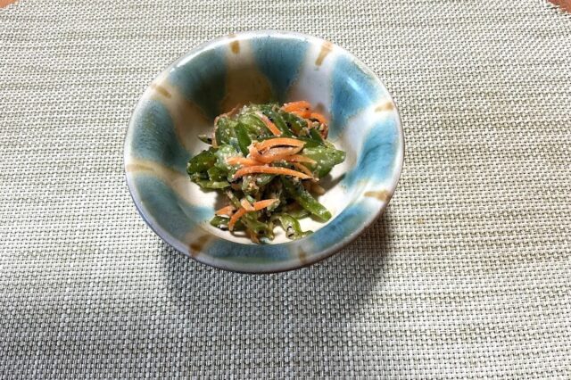 ピーマンとセロリの胡麻味噌和え