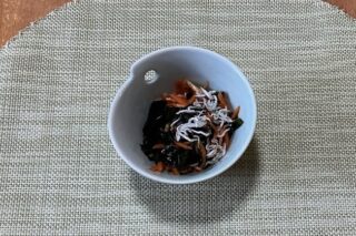 ワカメと人参のじゃこ和え