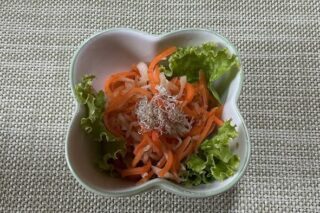 切干大根と人参のとろろ昆布和え