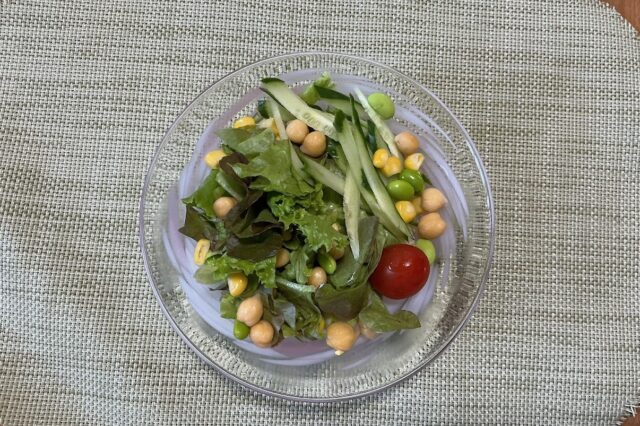 豆たっぷり野菜サラダ《味噌ワサビドレ》