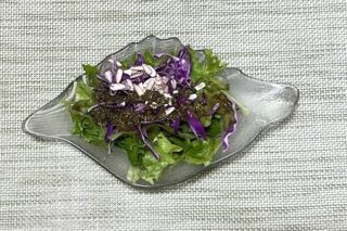 ヒマワリの種入り野菜サラダ《柚子胡椒梅ドレ》
