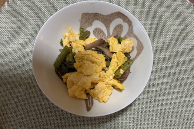 きのこと青菜の卵炒め(桜エビ入り)